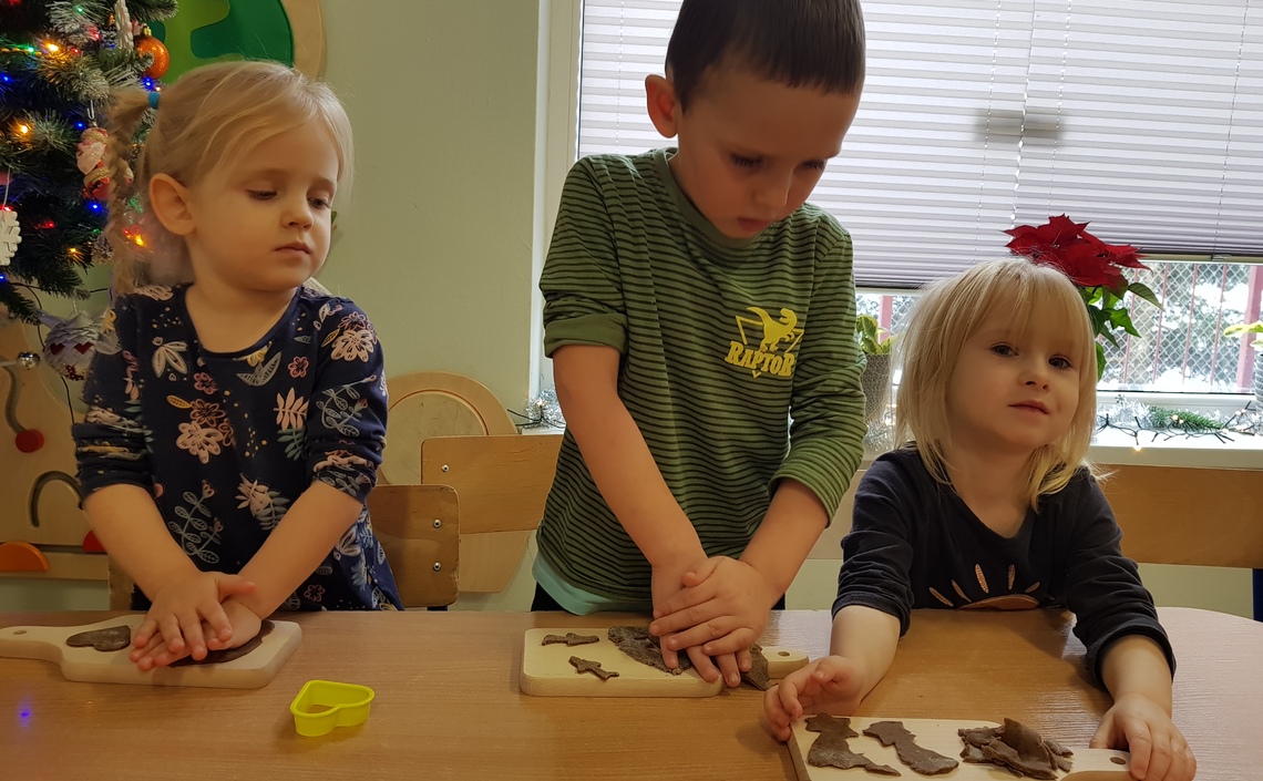 Krasnoludki pieką pyszne pierniczki: