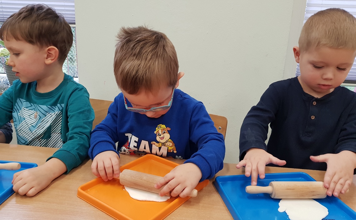 Ozdoby choinkowe z masy porcelanowej w wykonaniu Krasnoludków