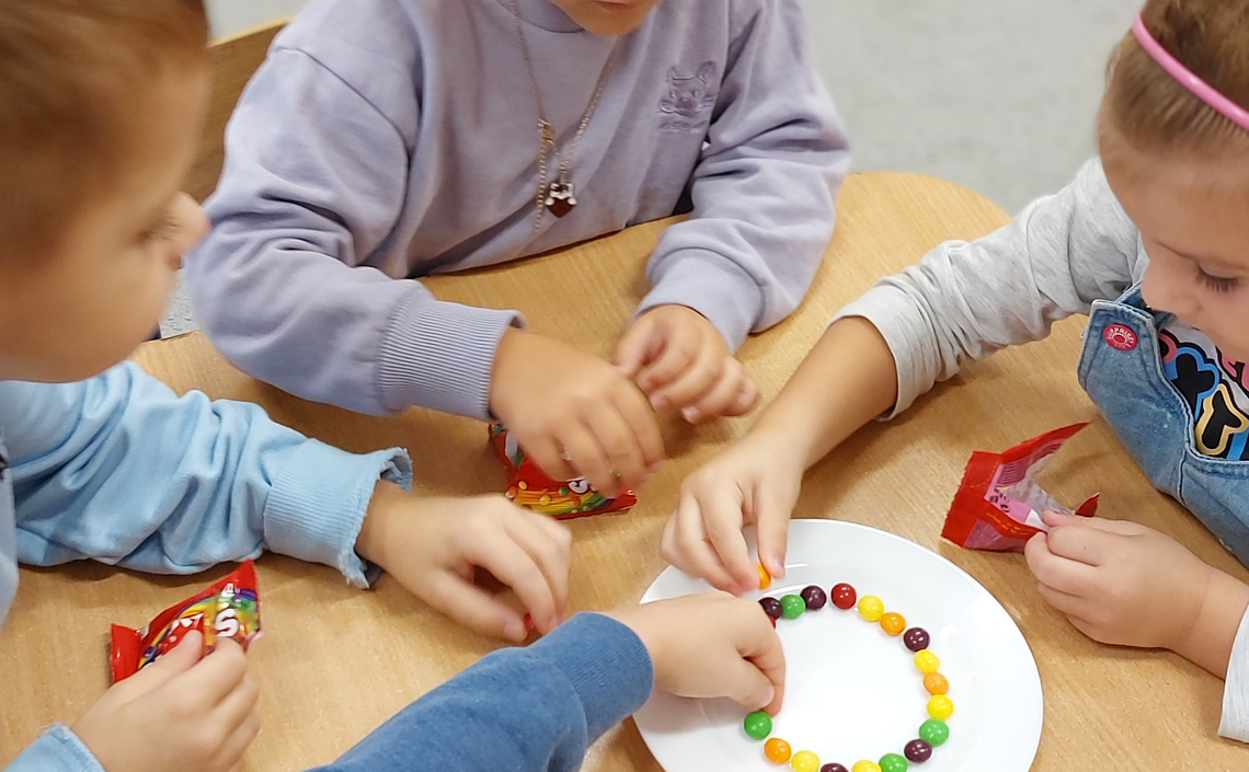 Dzień Przedszkolaka u Biedroneczek - eksperymenty