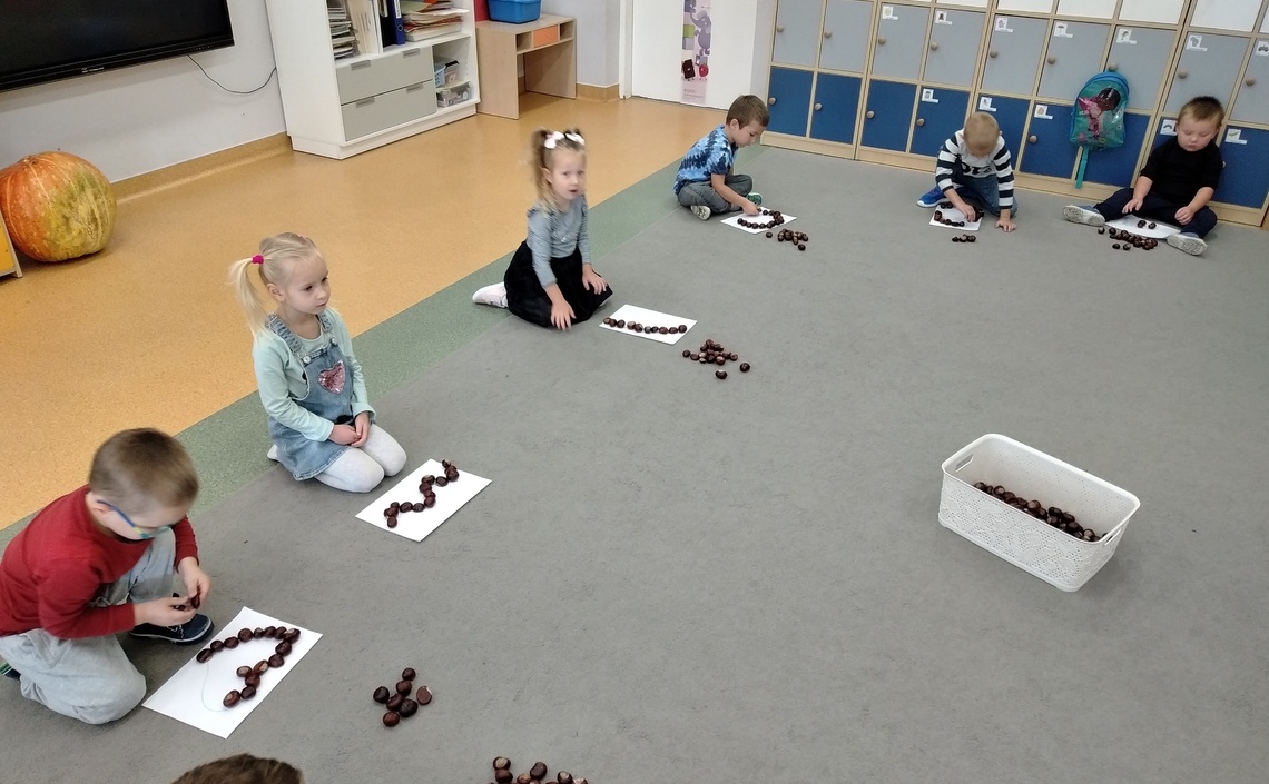 Krasnoludkowe gry i zabawy z darami jesieni