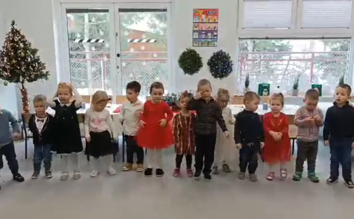 WESOŁYCH  ŚWIĄT ŻYCZĄ ŻABECZKI!