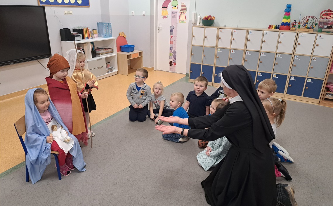 Zajęcia z religii w grupie Krasnoludki