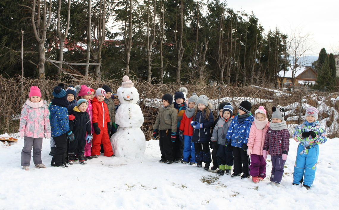 Śniegowe zabawy Żabek