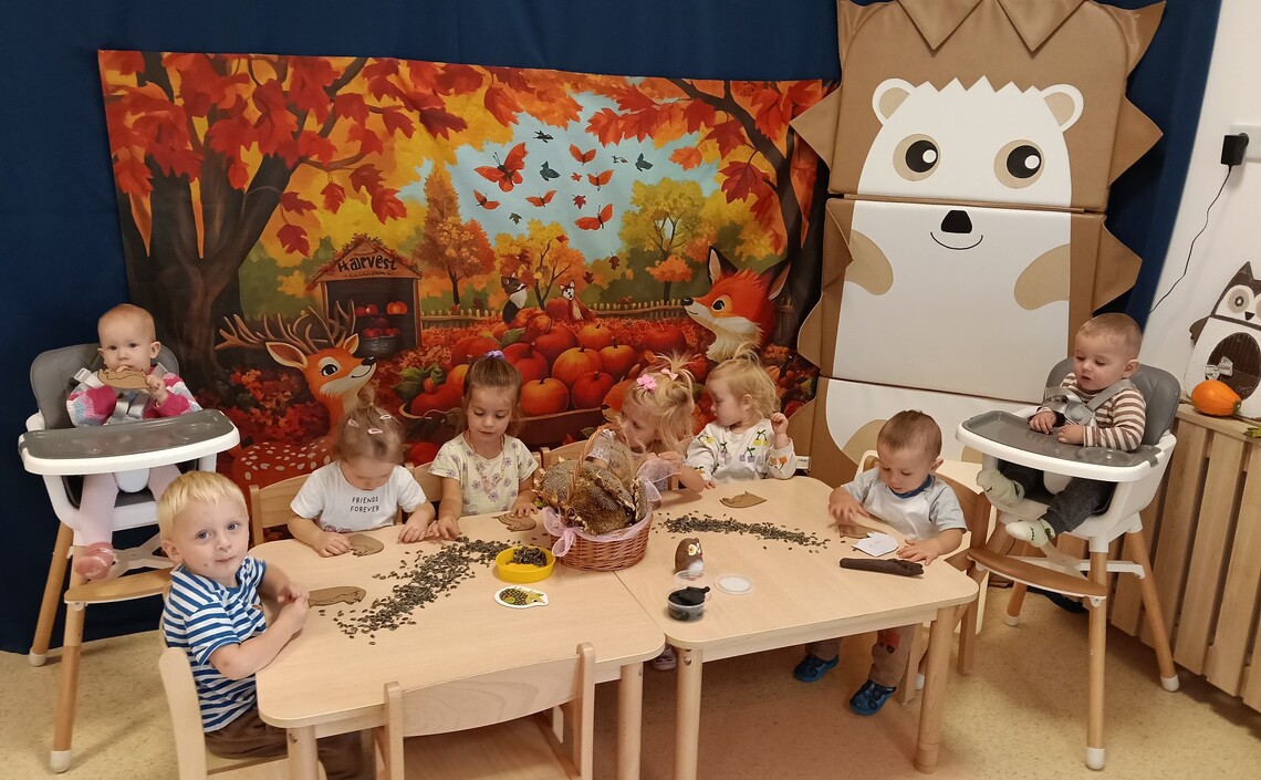 Jesienne jeżyki u Maluszków w żłobku "Przystanek Maluszka"