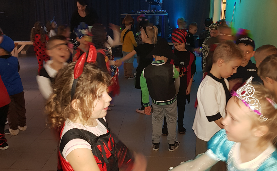 Zabawa karnawałowa Smerfy