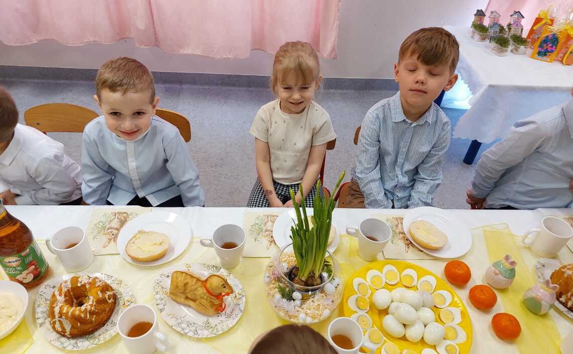ŚNIADANIE WIELKANOCNE U SŁONECZEK